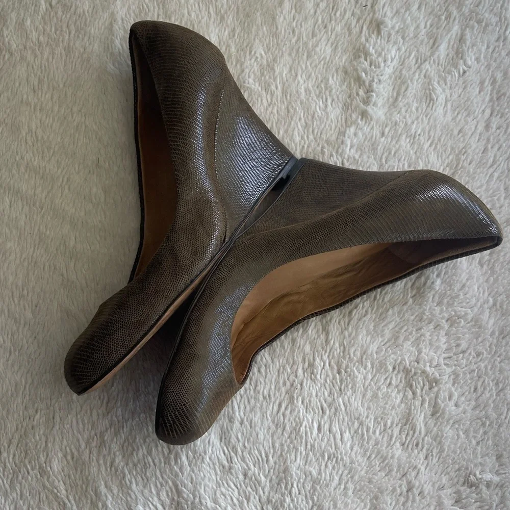 Ann Taylor reptile texture leather round toe wedge
